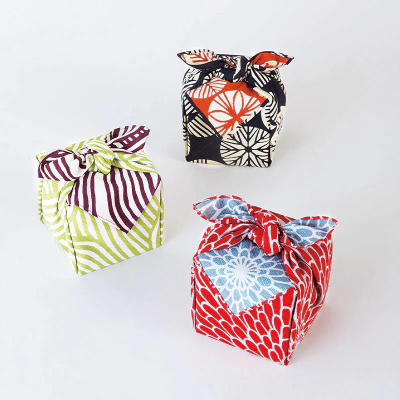 48 Isa Monyo Chrysanthemum Red/Blue Reversible Furoshiki - Image 3